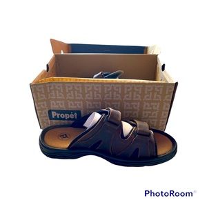 NWT AND IN THE BOX PROPET VERO LEATHER SLIDES. SIZE 14